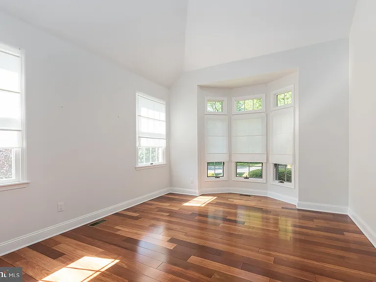 30 Leicester Ct — Photo 6