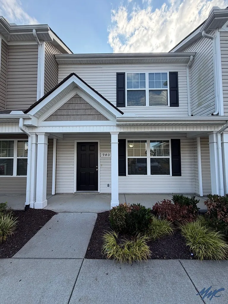 2 bed, 2.5 bath, 1170 sqft, $1,475 — Photo 1