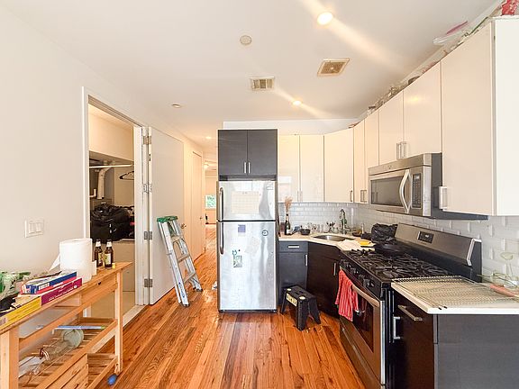 2nd image of 596 Quincy St APT 2