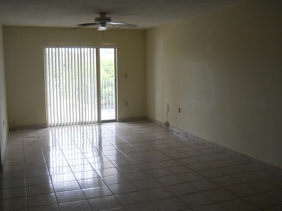 4th image of 61 Collins Ave #3