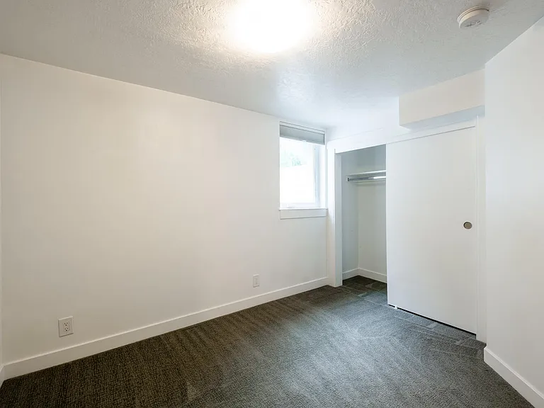 2880 S 1400 E — Photo 15