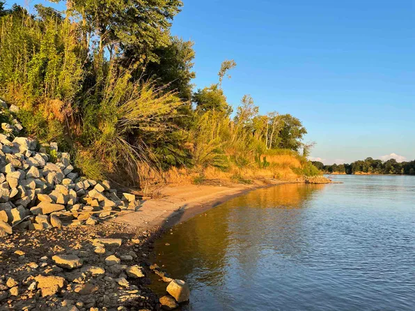 80 River Breeze Rd, Savannah, TN 38372