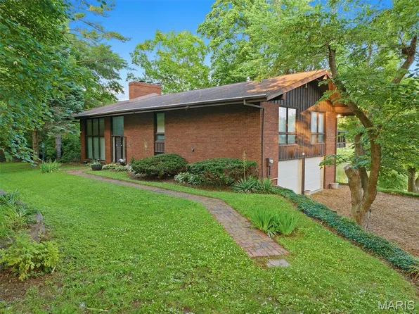 47 Weslake Dr, Fairview Heights, IL 62208