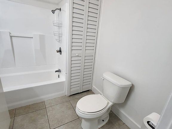 4th image of 2332 NE 2nd Ave #2
