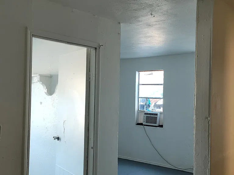 200 W 4th St #1 — Photo 24