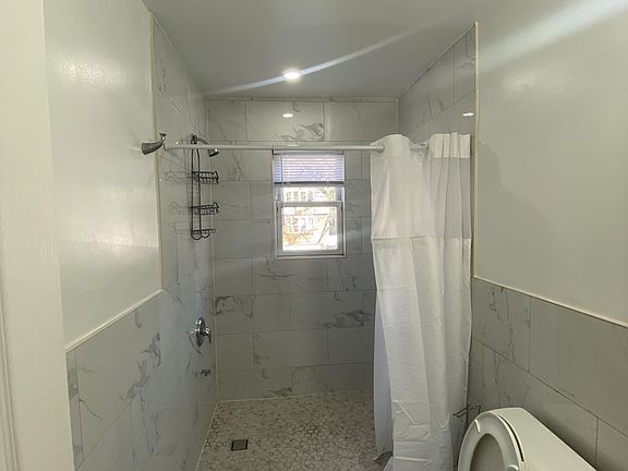 F1 Master Bath Newly Renovated