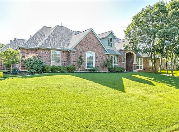 2nd image of 201 Meadow Oaks Dr