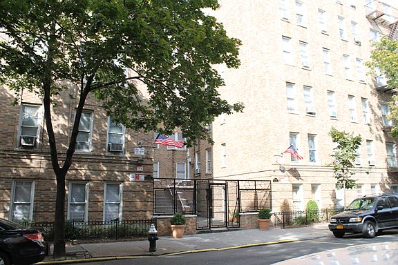 2nd image of 3451 Knox Pl APT 4B