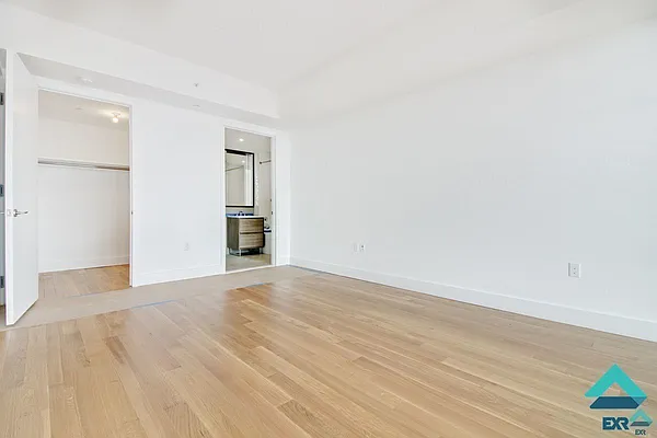 Rented by EXR | media 30