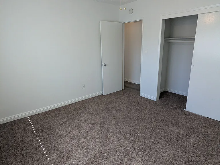1009 E Grand Ave #1 — Photo 13