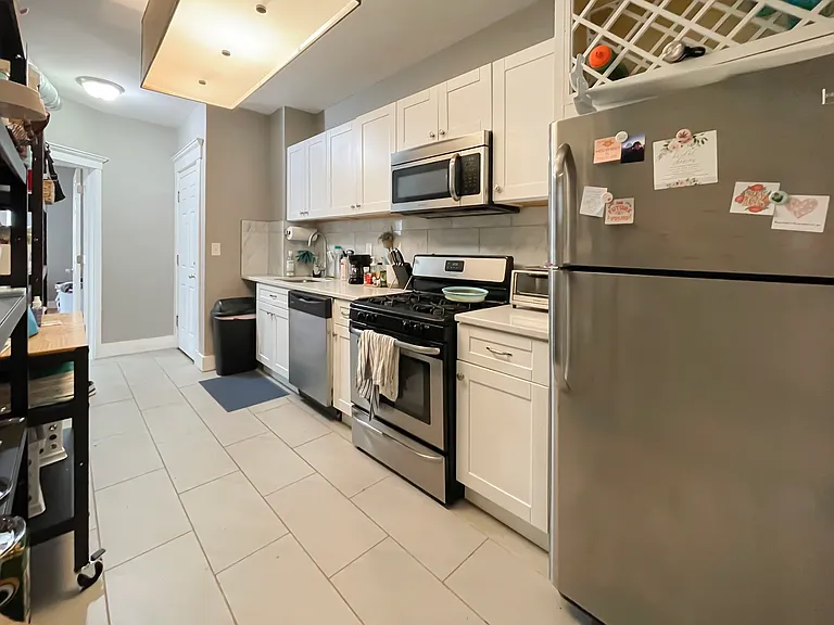 258 Nicoll St #3R — Photo 7