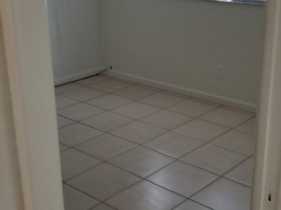 5th image of 808 Grand Central St APT 2