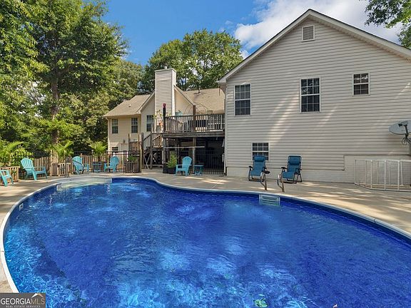 2nd image of 300 Farm View Ct