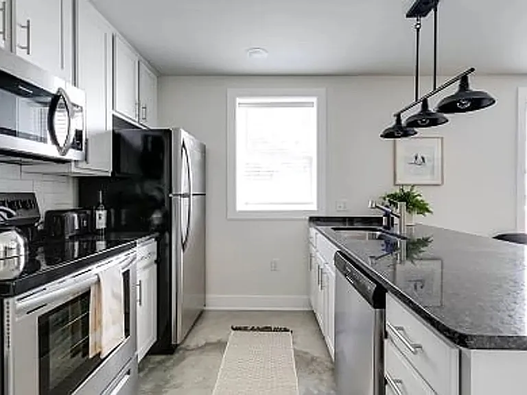 3005 E Franklin St #106 — Photo 25