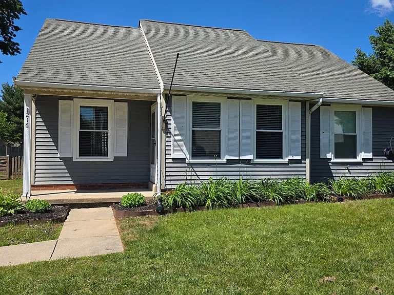 1216 Halls Chance Ln — Photo 1