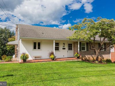 1241 Main St, Akron, PA, 17501