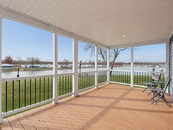Exterior Image-3-EAGLE RIVER HOMES 125G Pikewood Manor