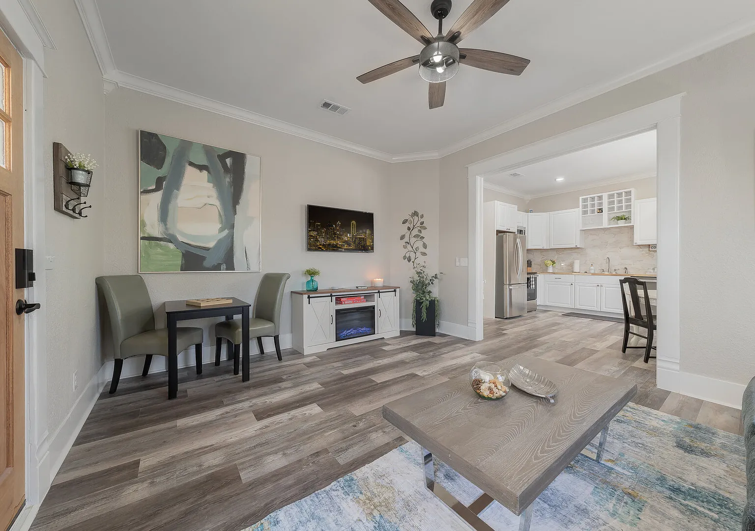 Kozy Kottage - Renovated 3/2 W Optional 3-Car Garage, Utilities, Wi-Fi — Photo 4