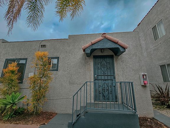 2nd image of 3960 1/2 W 27th St