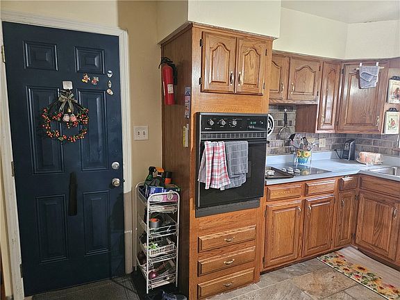 4th image of 521 W Butler St