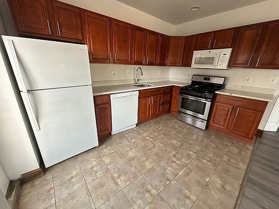 5th image of 5101-21 Walnut St #A200
