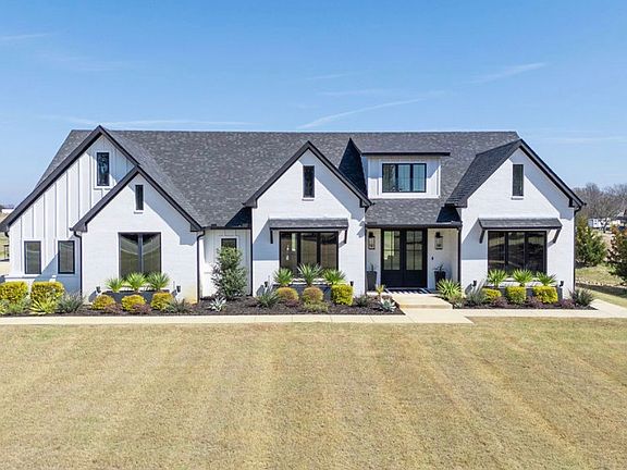 2nd image of 6724 Clearwater Ranch Rd