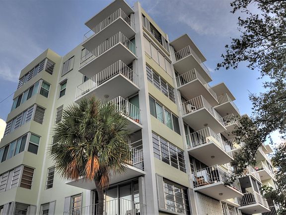 2nd image of 800 SE 4th St APT 106