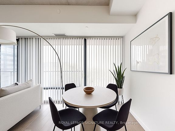4th image of 111 Bathurst St #1004