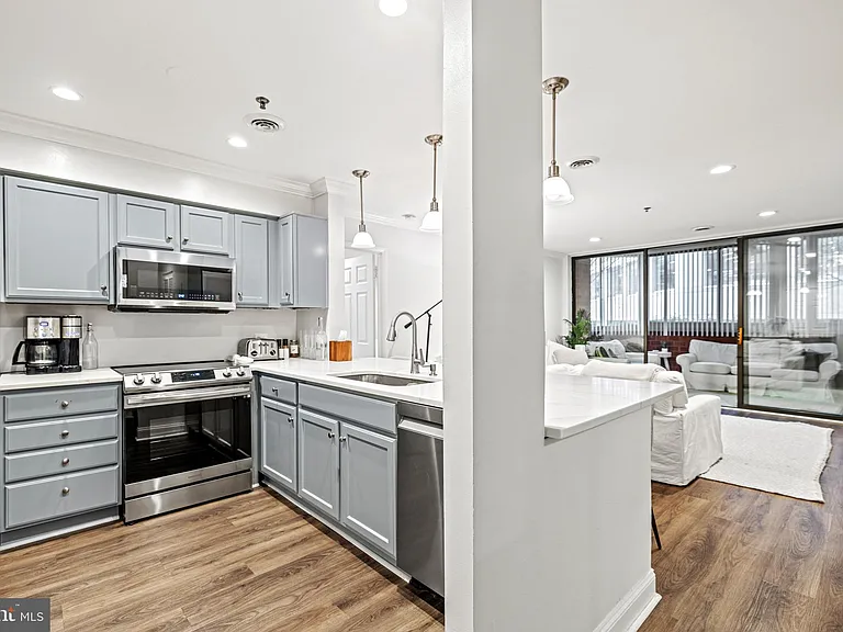 1001 N Vermont St #105 — Photo 3