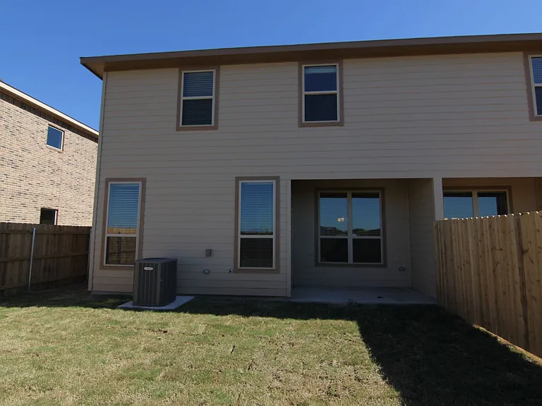 319 Creekside Curv — Photo 29