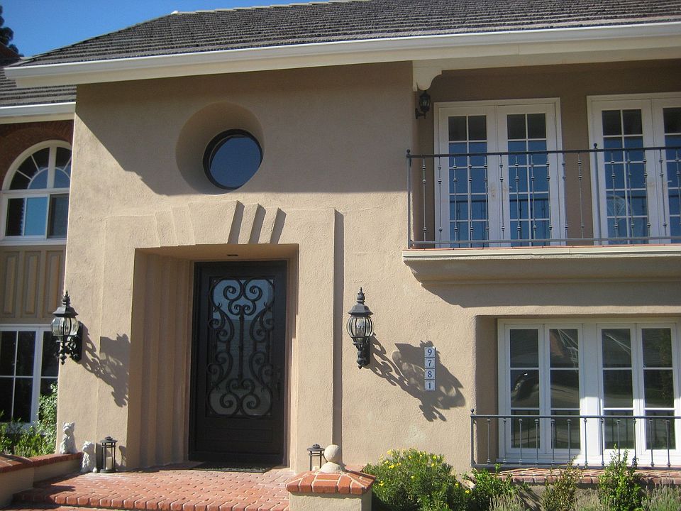 2nd image of 9781 Crestview Cir