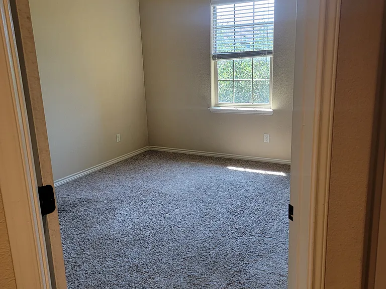 344 Newcomb Ln — Photo 5