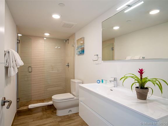 4th image of 9261 E Bay Harbor Dr Unit 802