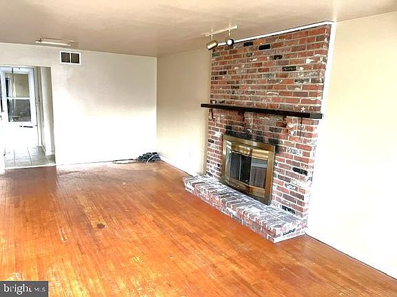 4th image of 6402 Woodland Ave