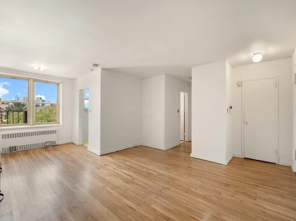 67-25 Clyde Street image 15 of 23