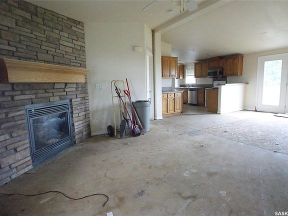 2nd image of 1 Prairie View CRESCENT