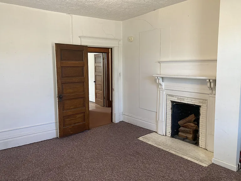 212 Grand St — Photo 18