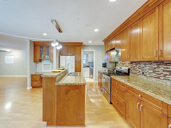 3rd image of 8566 109b St