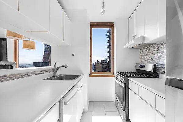Rented by SERHANT. | media 7