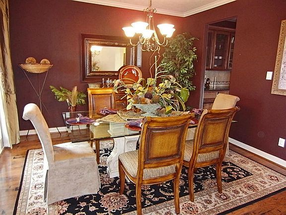 Invite Family, Friends Or Clients To Share A Nice Evening