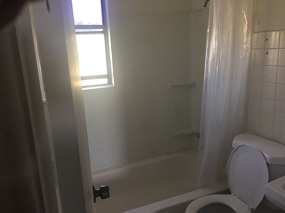 4th image of 717 Chickery St