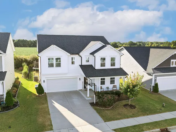 809 Briar Gate Dr, Holly Springs, NC 27540