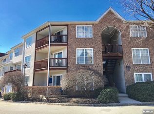 243 Village Circle Dr #243, Fort Lee, NJ 07024