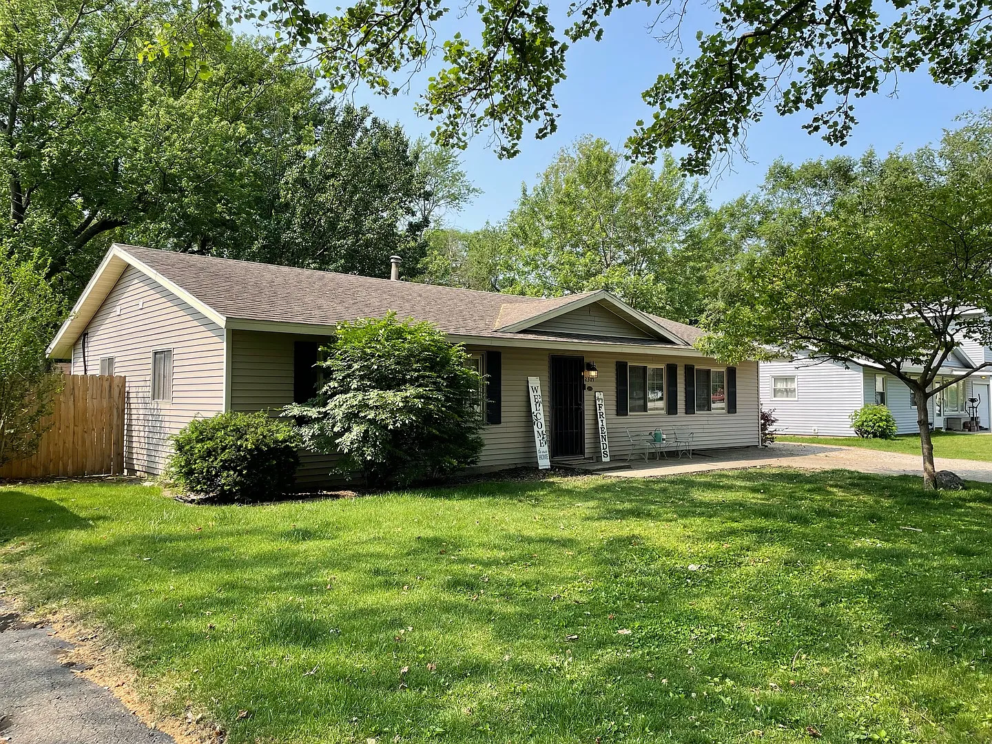 2305 Rodney Dr photo 1