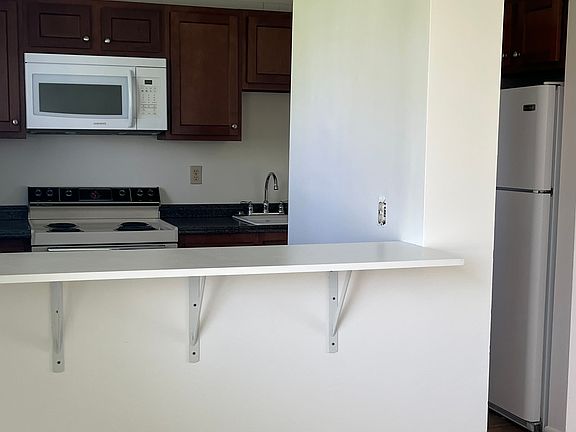 3rd image of 200 Sequoia Ct