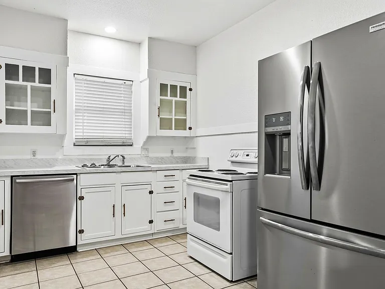 1705 Virginia Pl — Photo 9