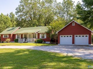 377 N Greenway Dr, Trinity, AL 35673