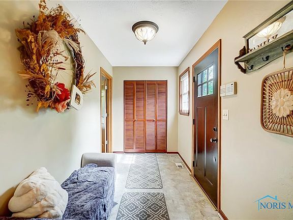 4th image of 557 W 2nd St