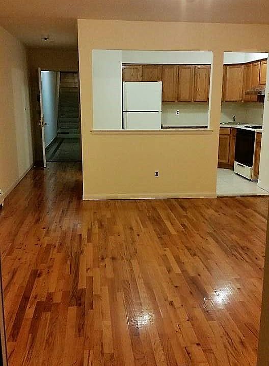 1st image of 889 Ovington Ave #2