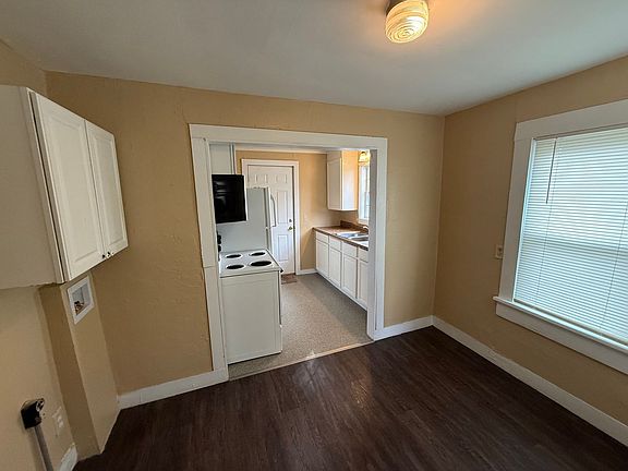 3rd image of 622 Dakota St